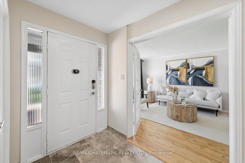 1156 Gloucester Sq, Pickering, L1V 3P6 | Image 3