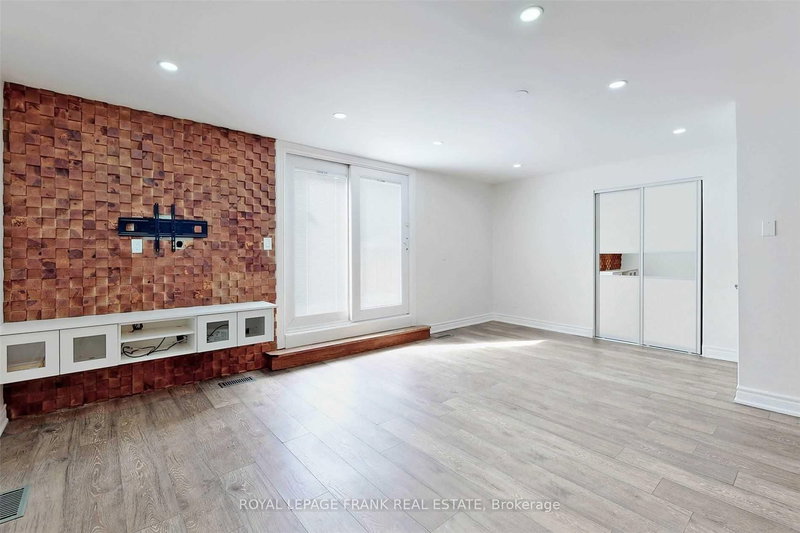 218 Harmony Rd N, Oshawa, L1G 6L5 | Image 2