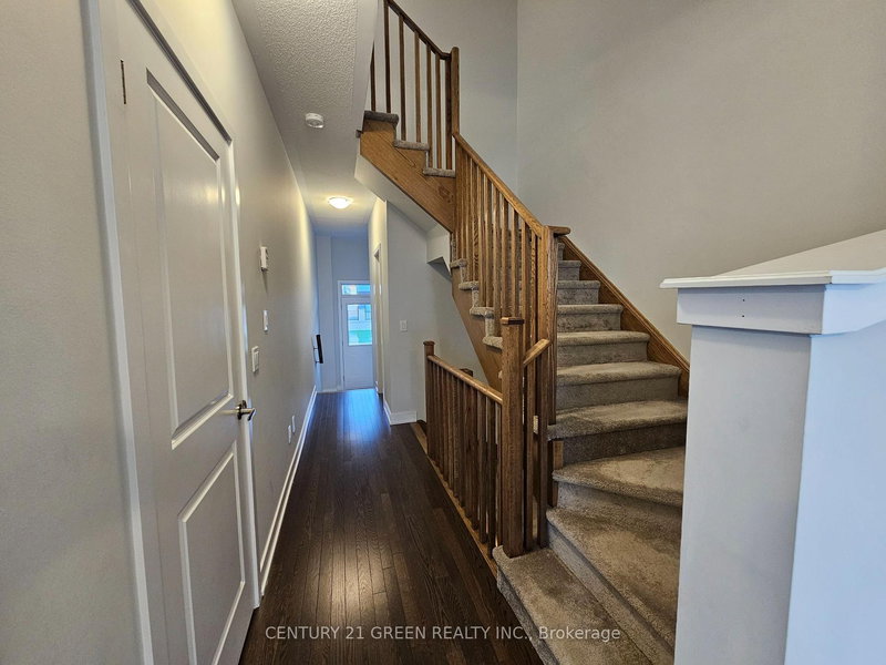 1095 Thompson Dr, Oshawa, L1L 0V5 | Image 2