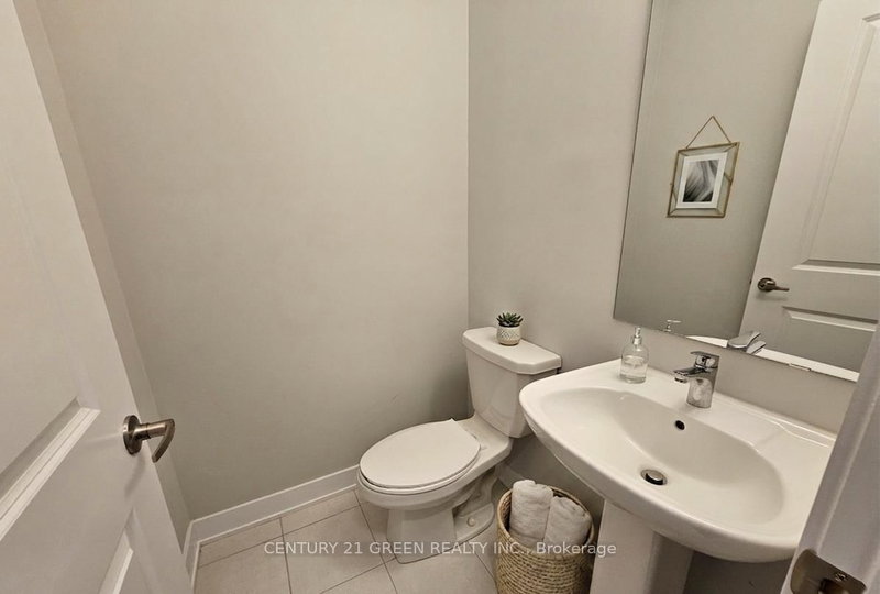 1095 Thompson Dr, Oshawa, L1L 0V5 | Image 3