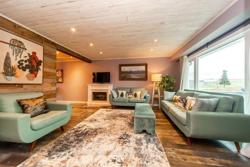 1499 Fenelon Cres, Oshawa, L1J 6G2 | Image 2