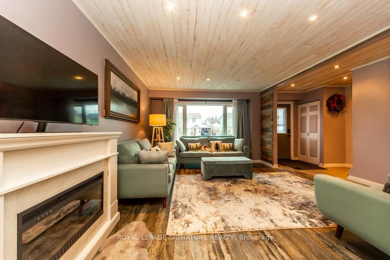 1499 Fenelon Cres, Oshawa, L1J 6G2 | Image 3