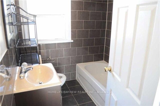 9 Oakworth (main and second floor) Crescent - Photo 13