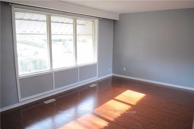 9 Oakworth (main and second floor) Crescent - Photo 2