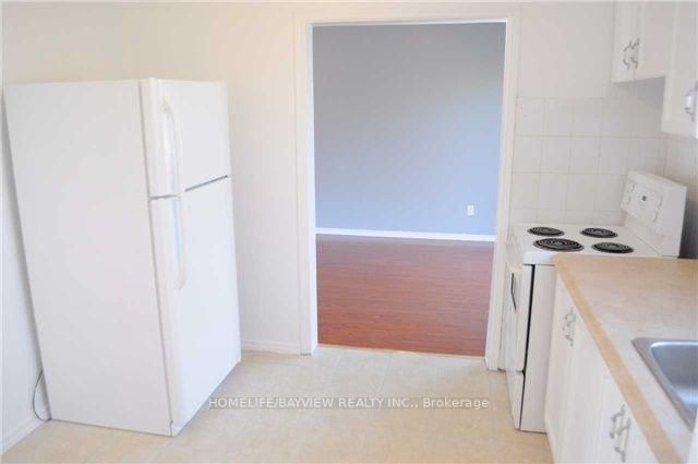 9 Oakworth (main and second floor) Crescent - Photo 5