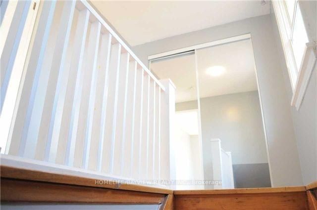 9 Oakworth (main and second floor) Crescent - Photo 6