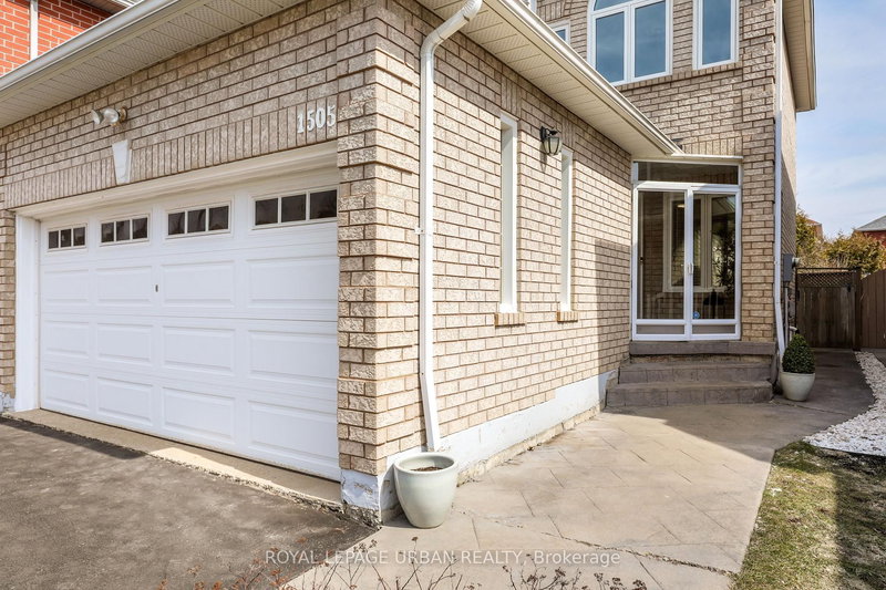 1505 Garland Cres, Pickering, L1V 7B3 | Image 2