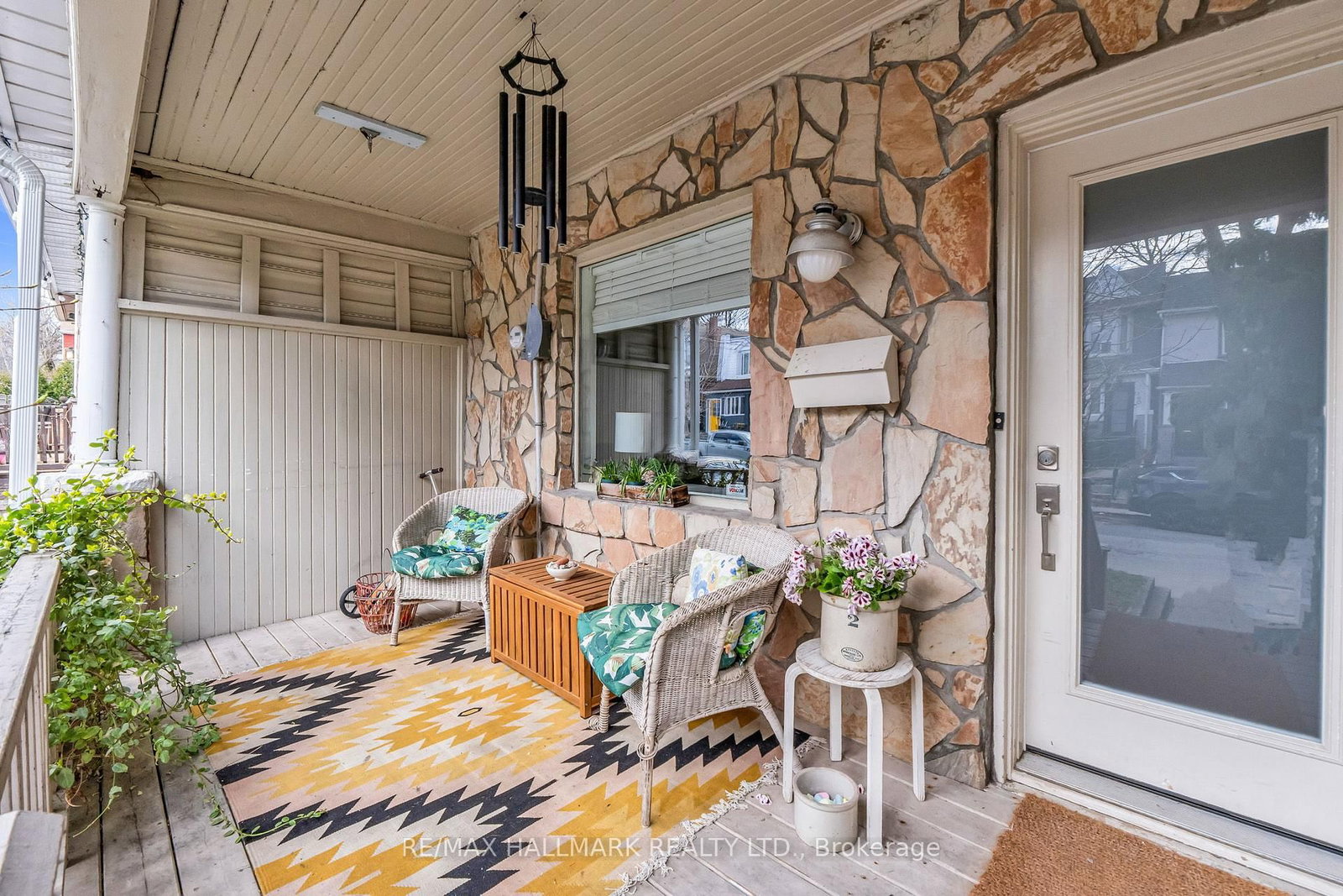 387 Woodfield Avenue - Photo 2