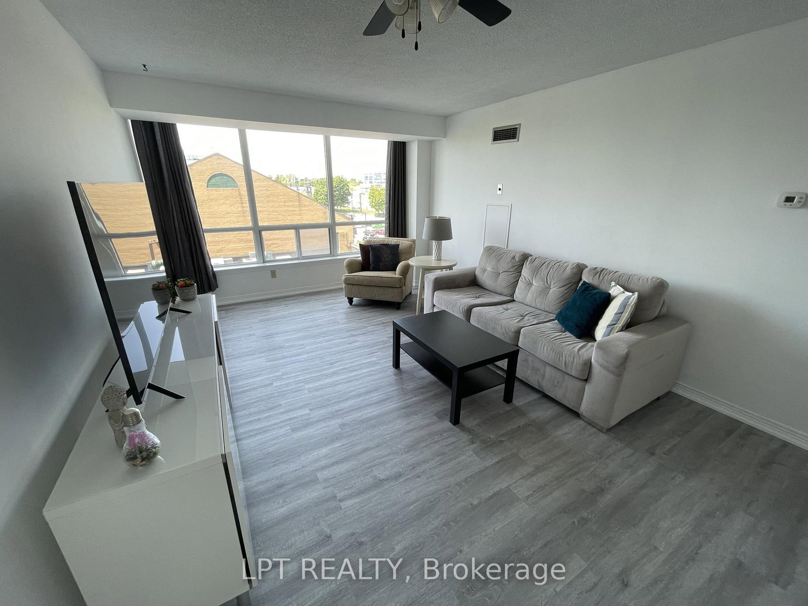 711 Rossland Road E, Unit 505 - Photo 10