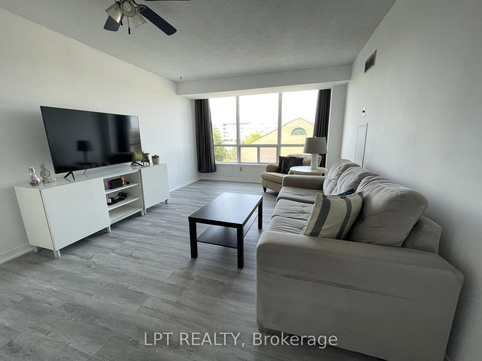 711 Rossland Road E, Unit 505 - Photo 11