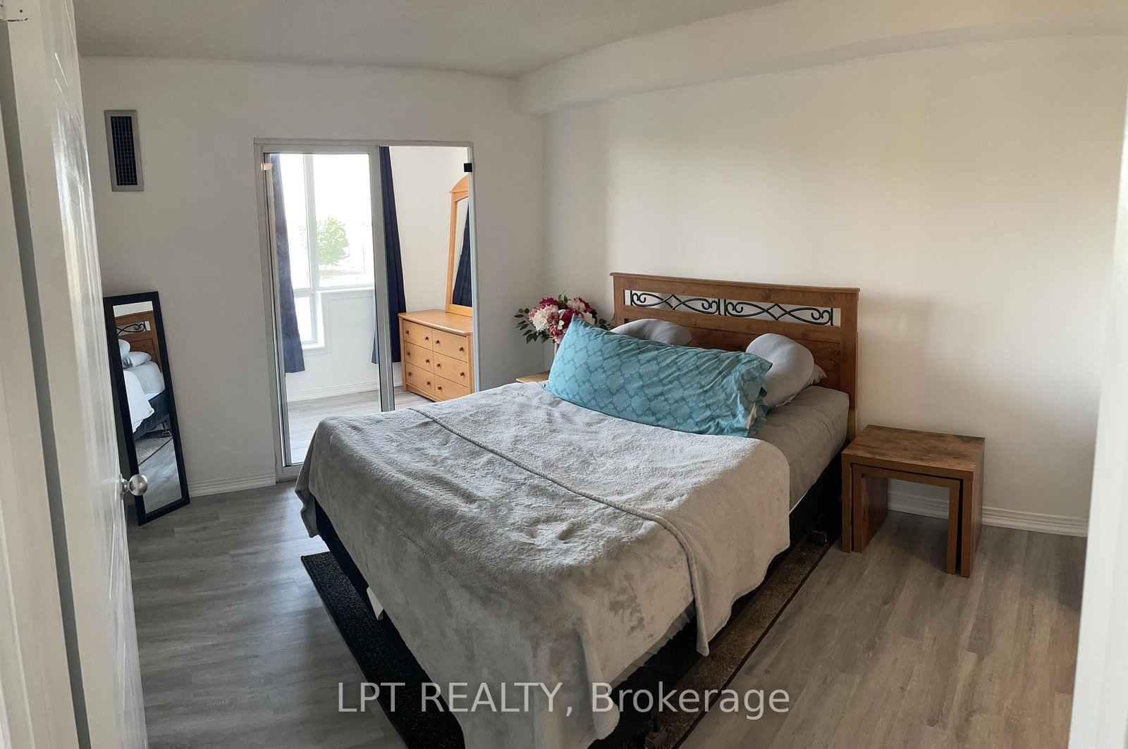 711 Rossland Road E, Unit 505 - Photo 13