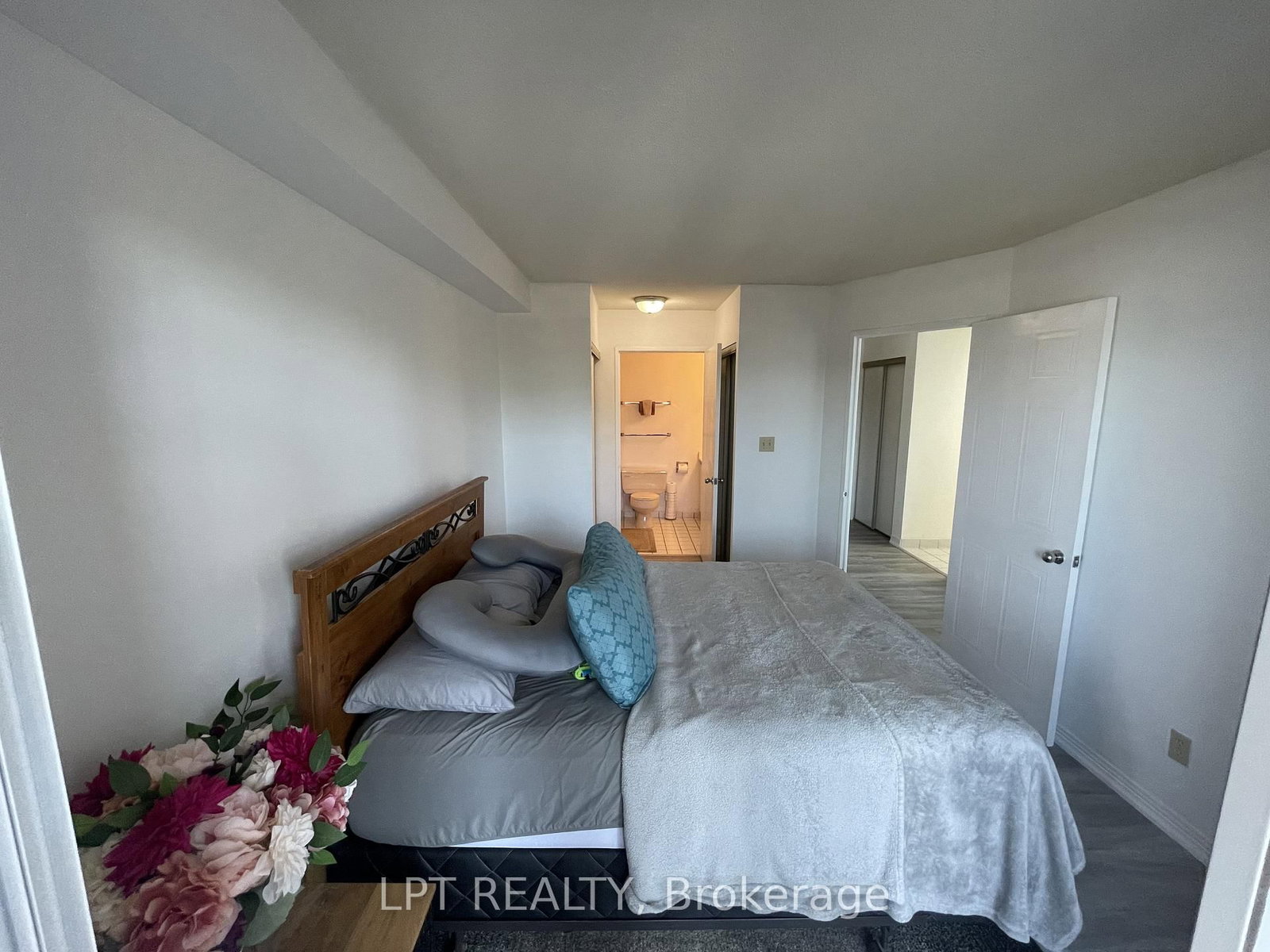 711 Rossland Road E, Unit 505 - Photo 16