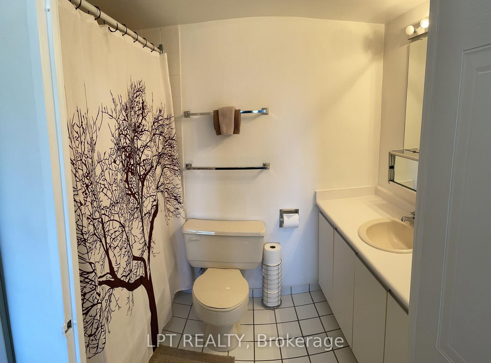 711 Rossland Road E, Unit 505 - Photo 17