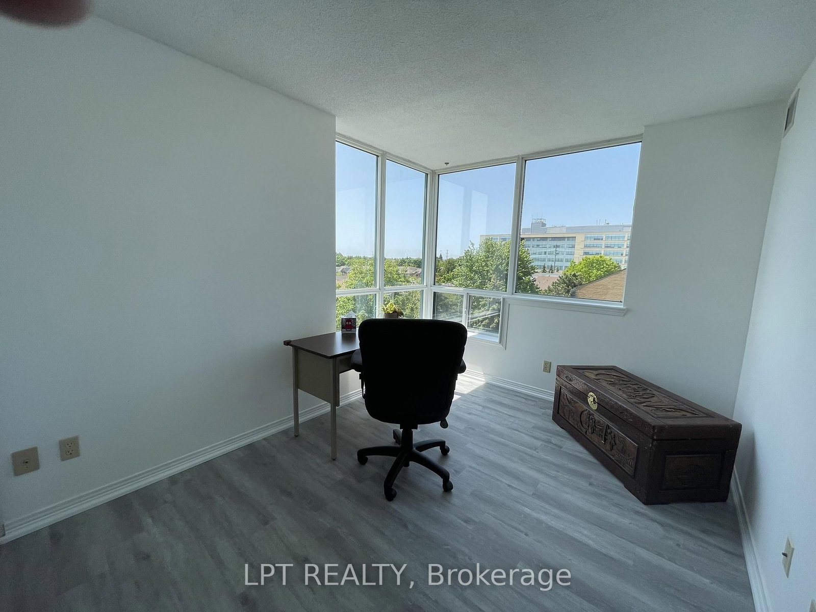 711 Rossland Road E, Unit 505 - Photo 18