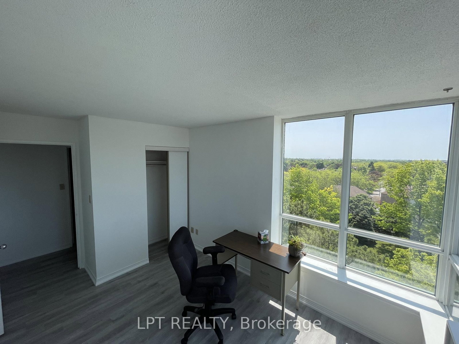 711 Rossland Road E, Unit 505 - Photo 19