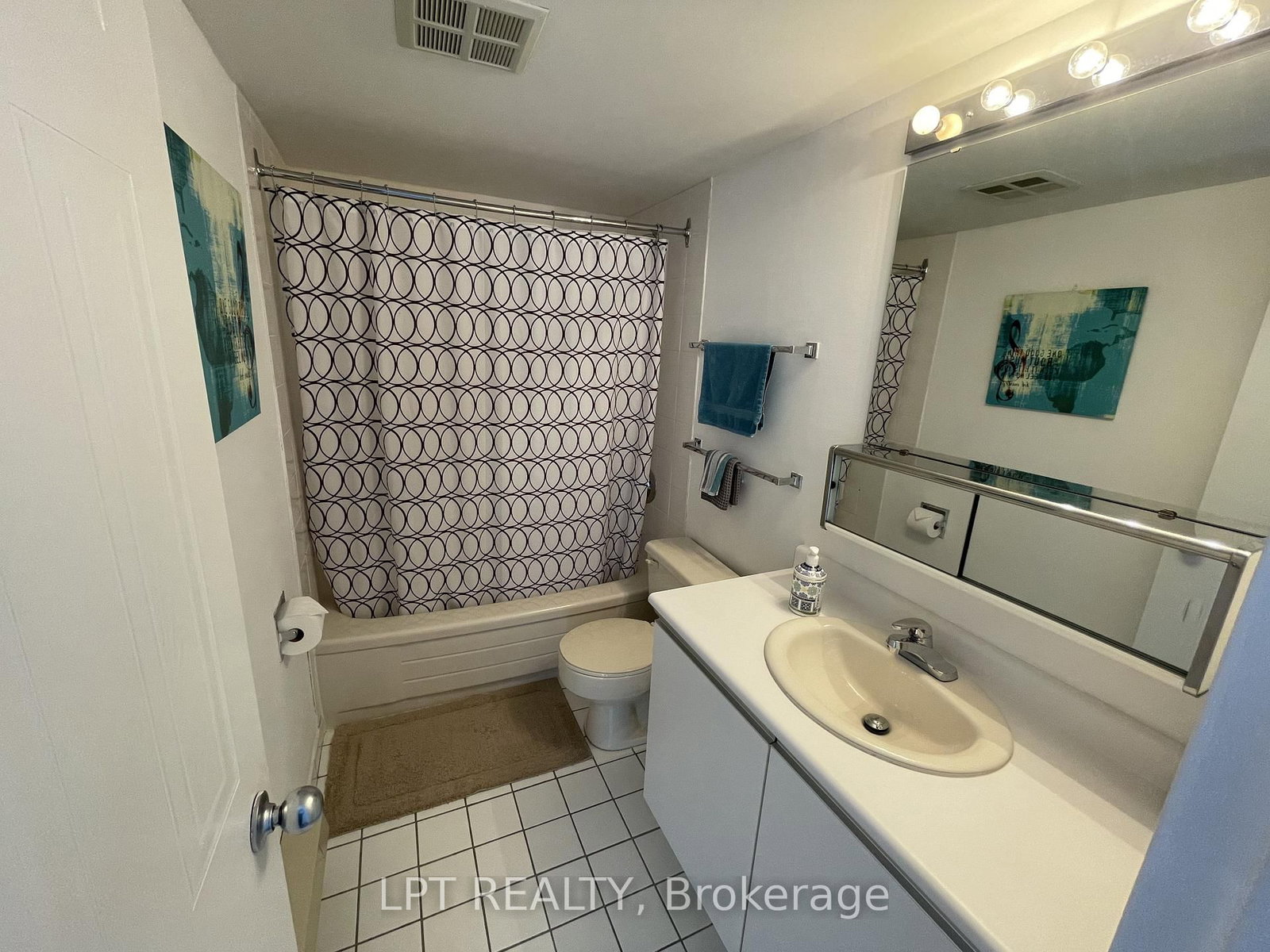 711 Rossland Road E, Unit 505 - Photo 21