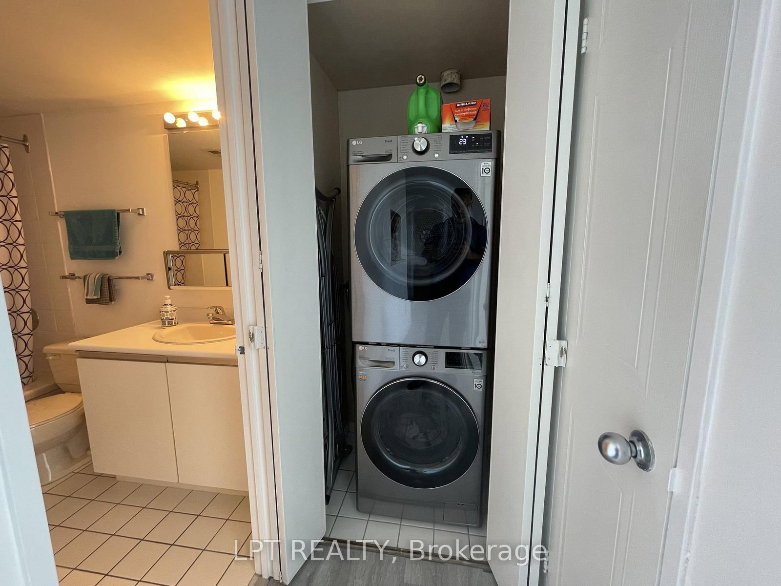 711 Rossland Road E, Unit 505 - Photo 22