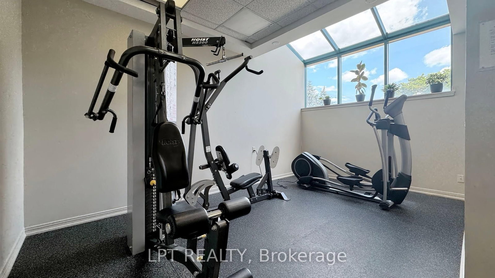 711 Rossland Road E, Unit 505 - Photo 26