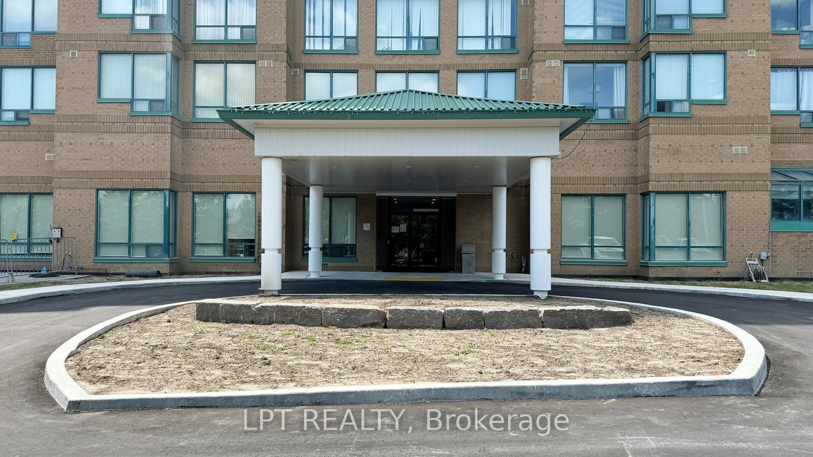 711 Rossland Road E, Unit 505 - Photo 5