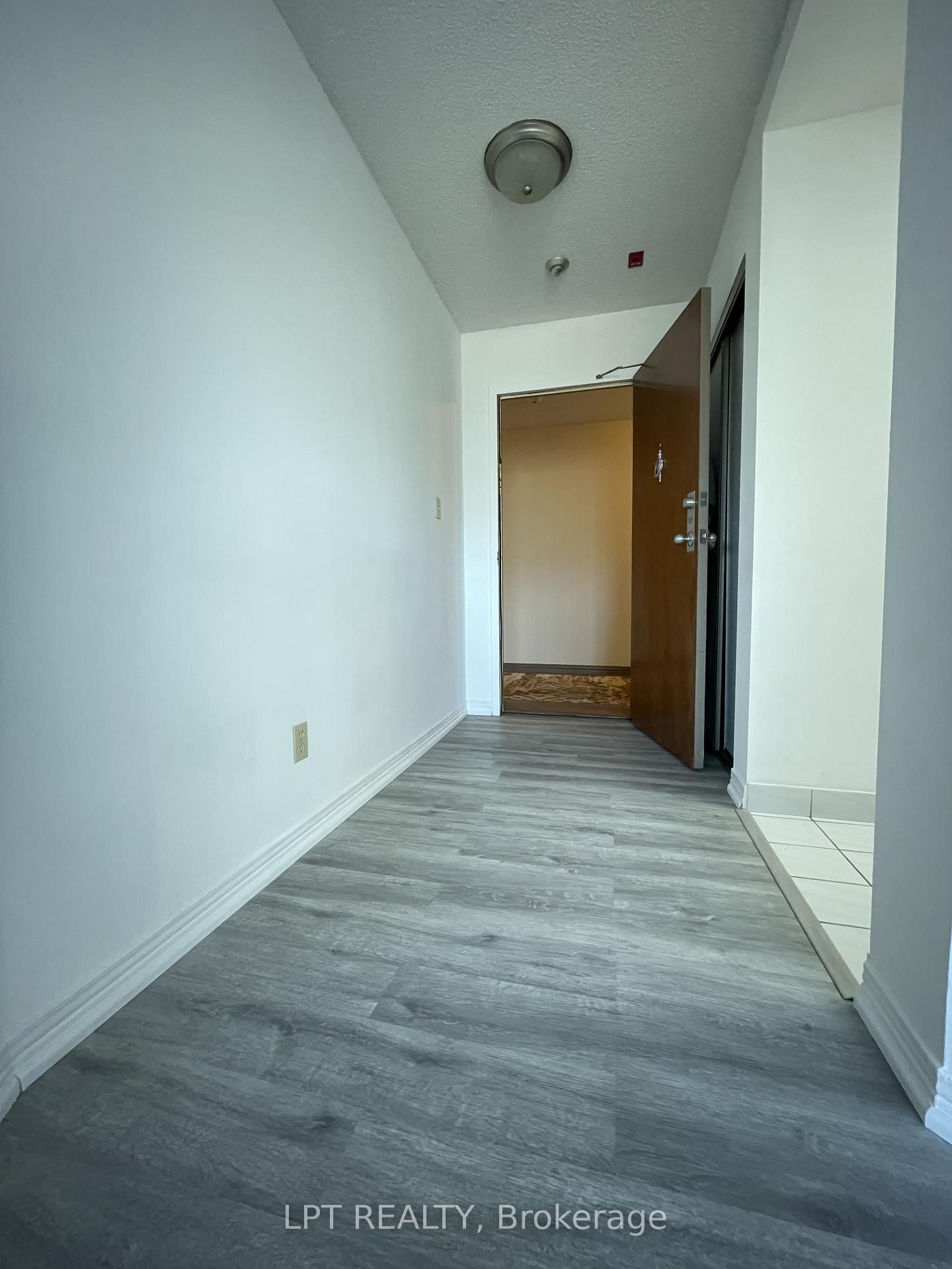 711 Rossland Road E, Unit 505 - Photo 9