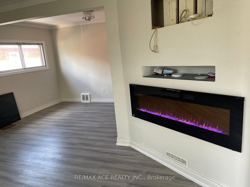 Main - 101 Flora Dr, Toronto, M1P 1A7 | Image 3