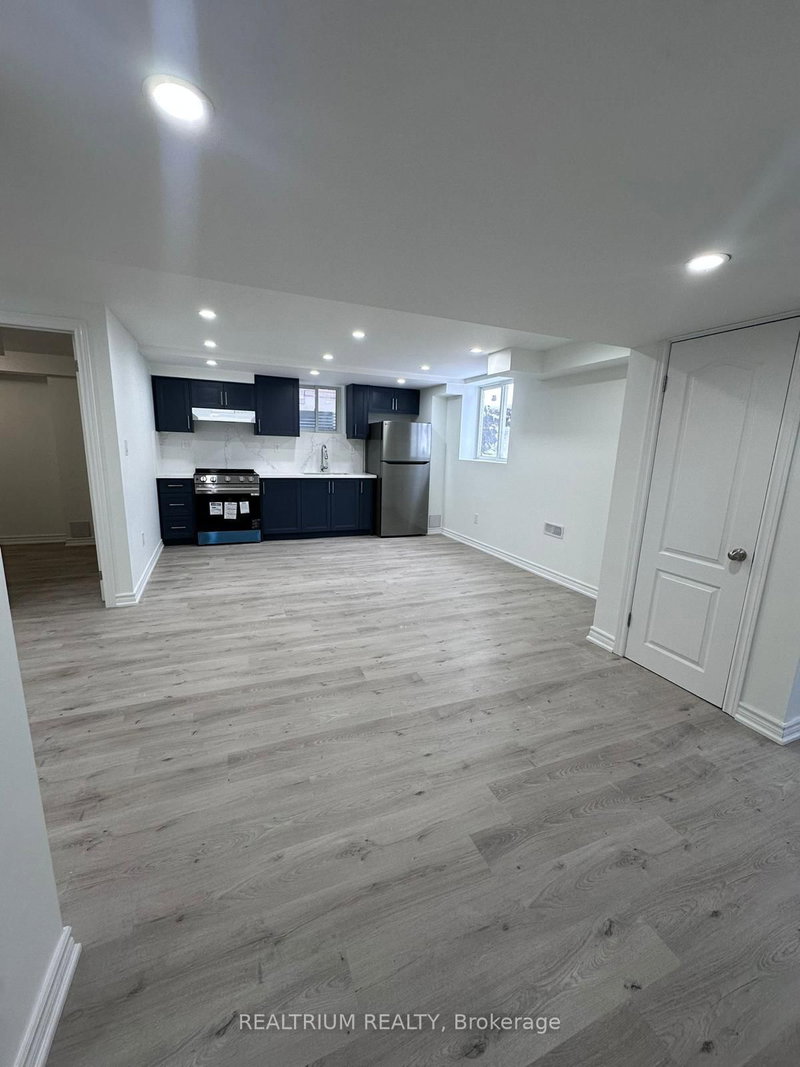 Lower - 2101 Chris Mason St, Oshawa, L1L 0S5 | Image 2