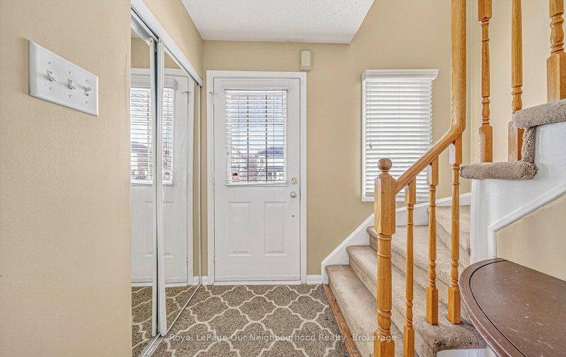 1581 Sarasota Cres, Oshawa, L1G 8G1 | Image 2