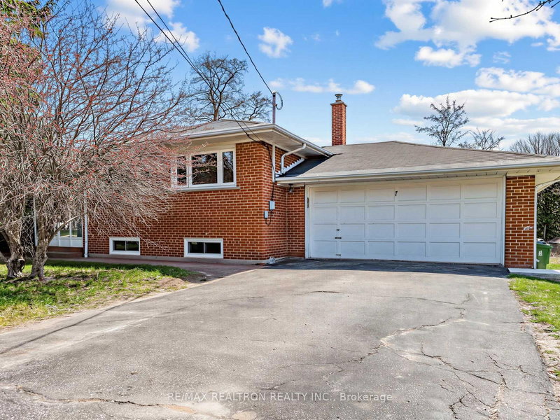 7 White Ave, Toronto, M1C 1P1 | Image 2