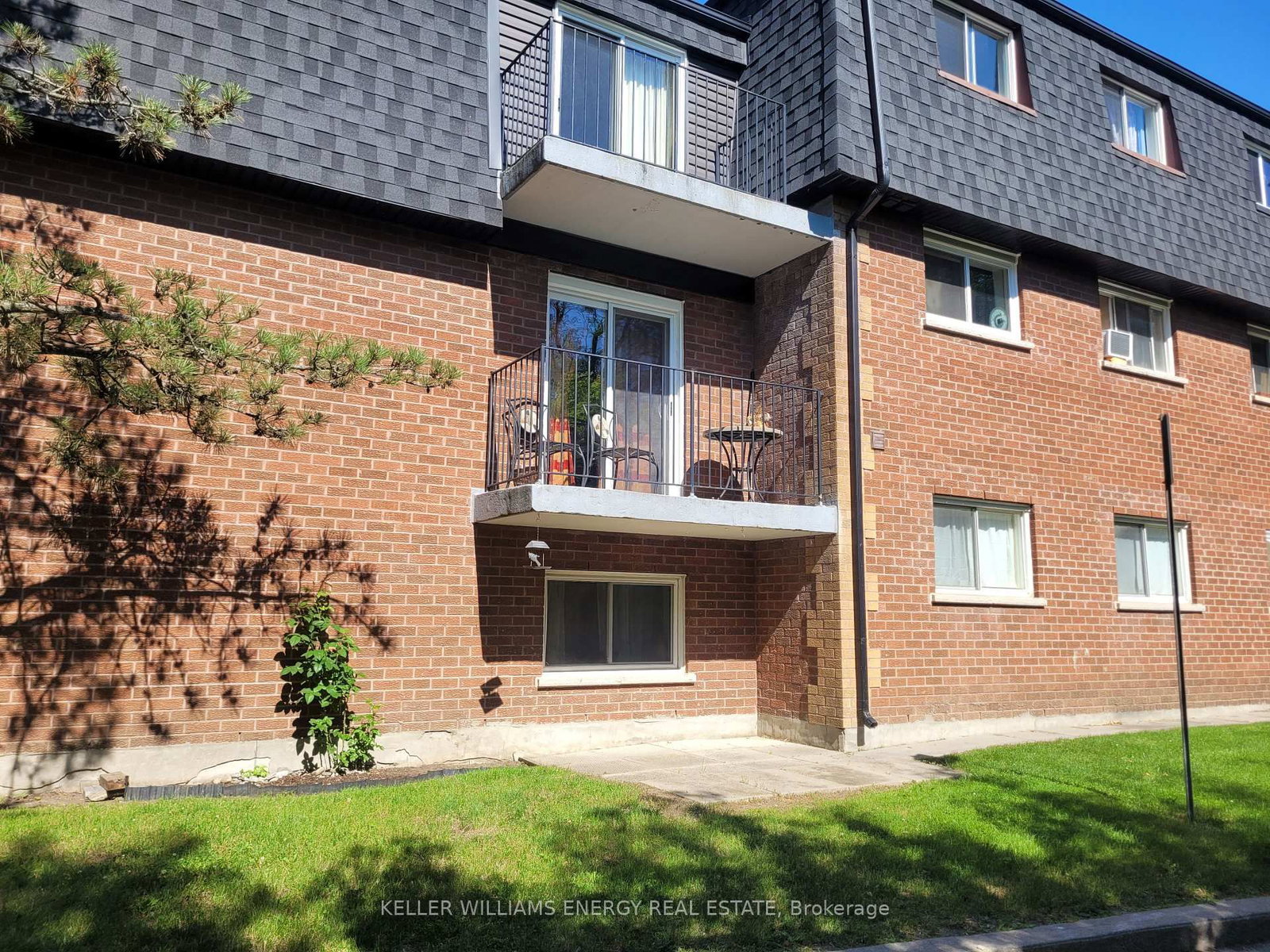 576 Mary Street E, Unit 207 - Photo 9