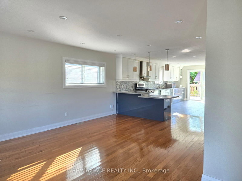 66 Portsdown Rd, Toronto, M1P 1V1 | Image 2