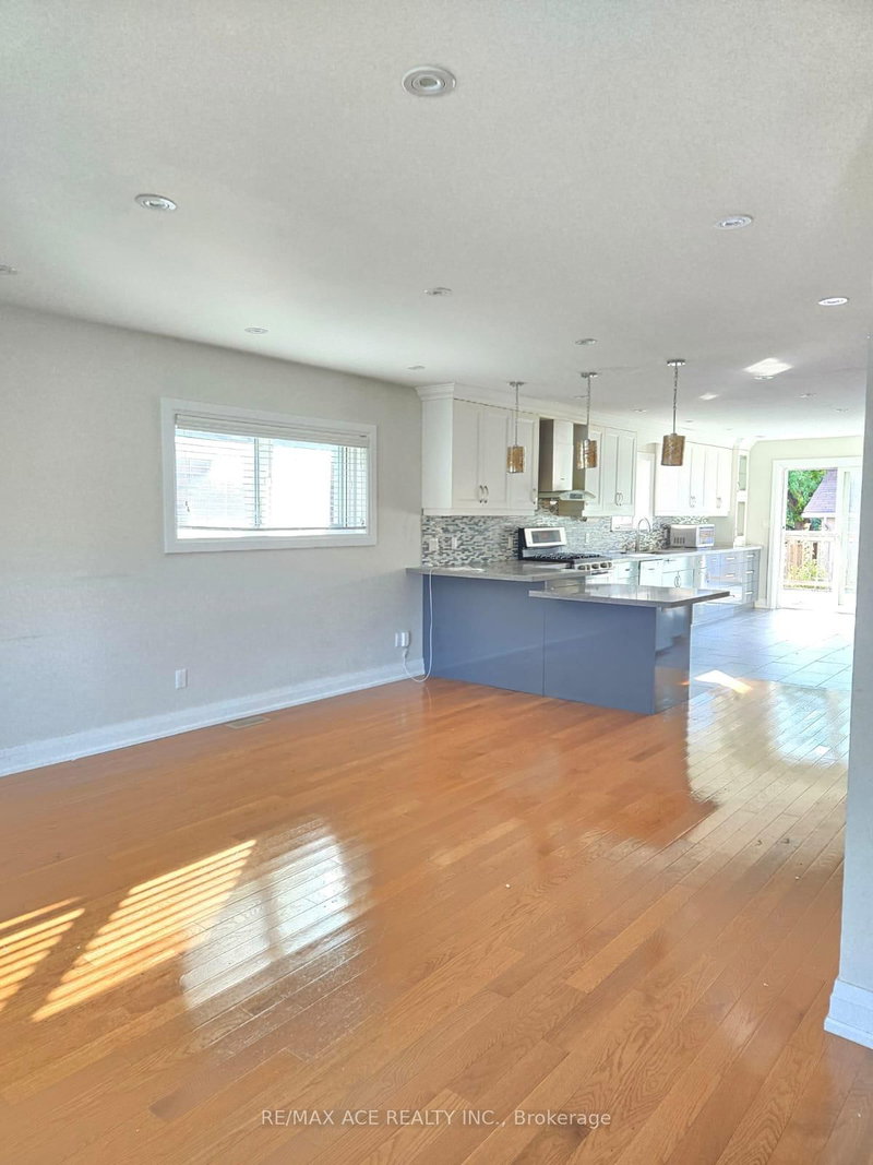 66 Portsdown Rd, Toronto, M1P 1V1 | Image 3