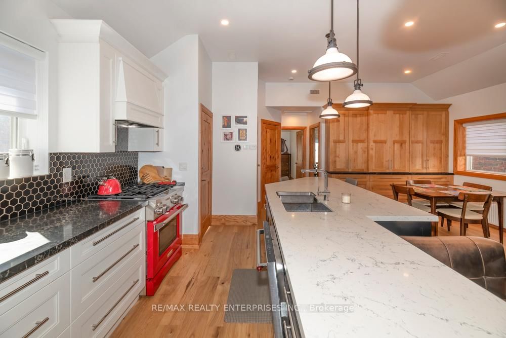 837 Kingston Road, Unit Upper - Photo 10