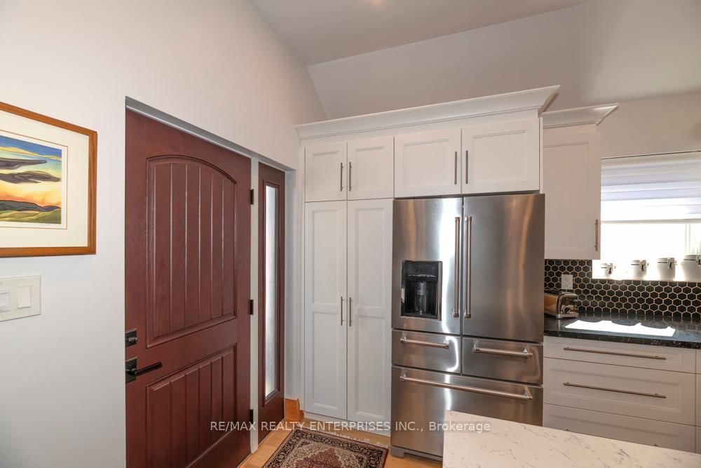 837 Kingston Road, Unit Upper - Photo 11