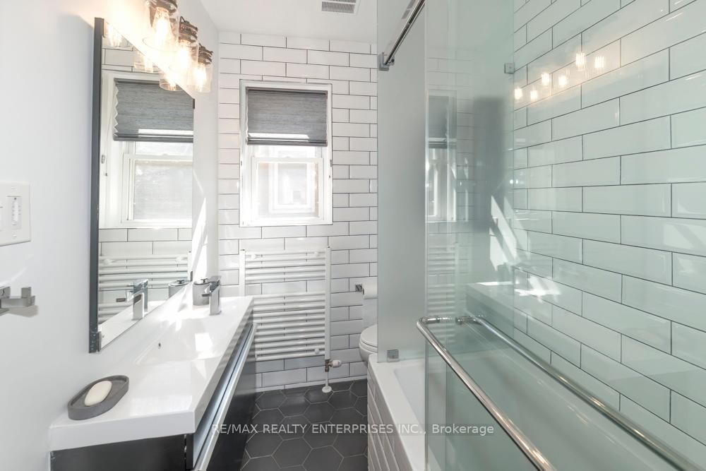 837 Kingston Road, Unit Upper - Photo 12