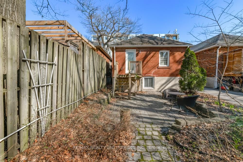 837 Kingston Road, Unit Upper - Photo 16