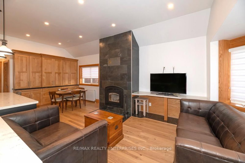 Upper - 837 Kingston Rd, Toronto, M4E 1R9 | Image 2