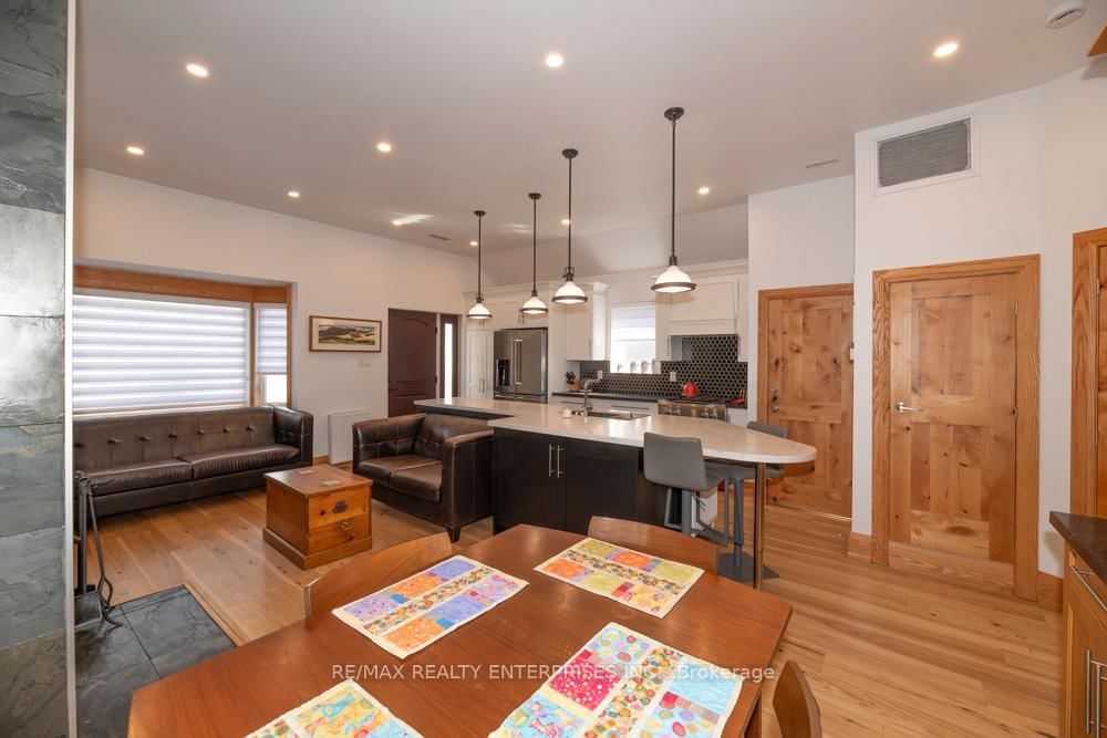 837 Kingston Road, Unit Upper - Photo 3