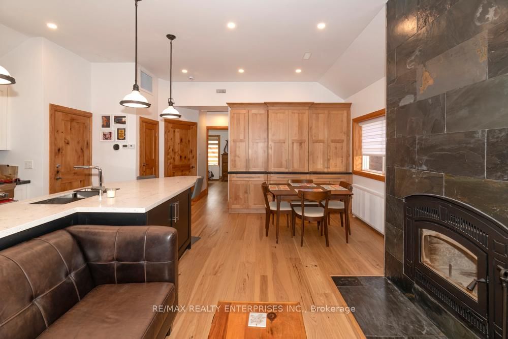 837 Kingston Road, Unit Upper - Photo 4