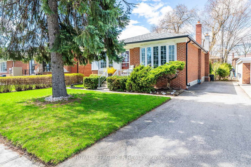 32 Beacon Rd, Toronto, M1P 1G7 | Image 2