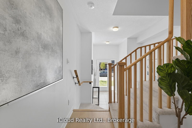 1117 Lockie Dr, Oshawa, L1L 0R9 | Image 3