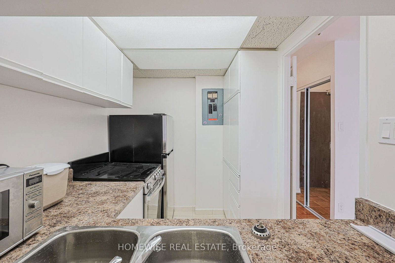 485 Kingston Road, Unit 705 - Photo 3