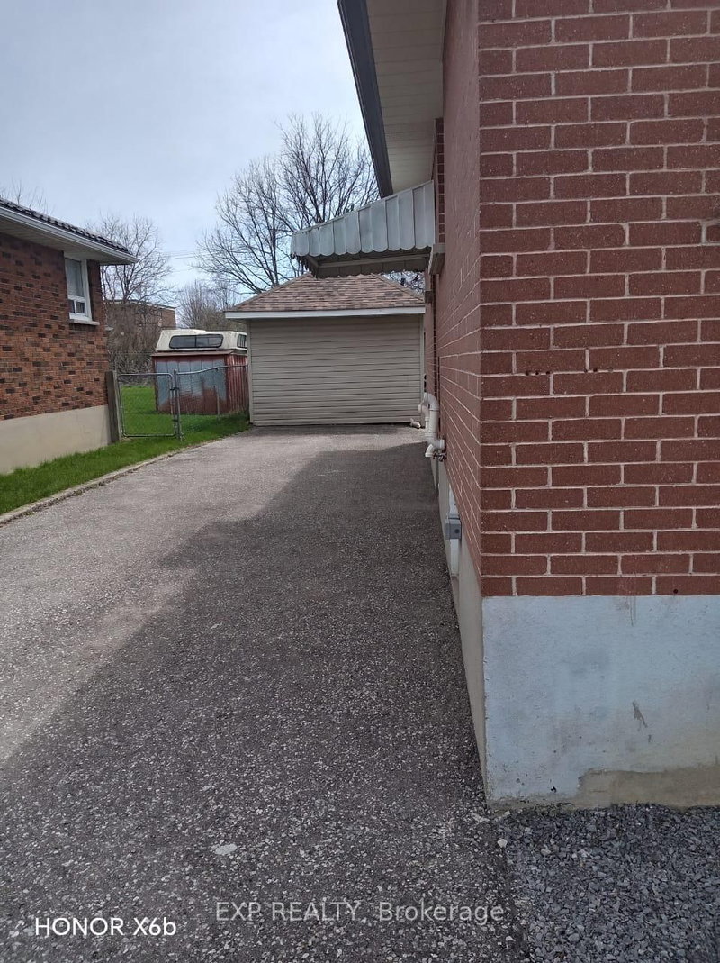 631 Crerar Ave, Oshawa, L1H 2W7 | Image 2