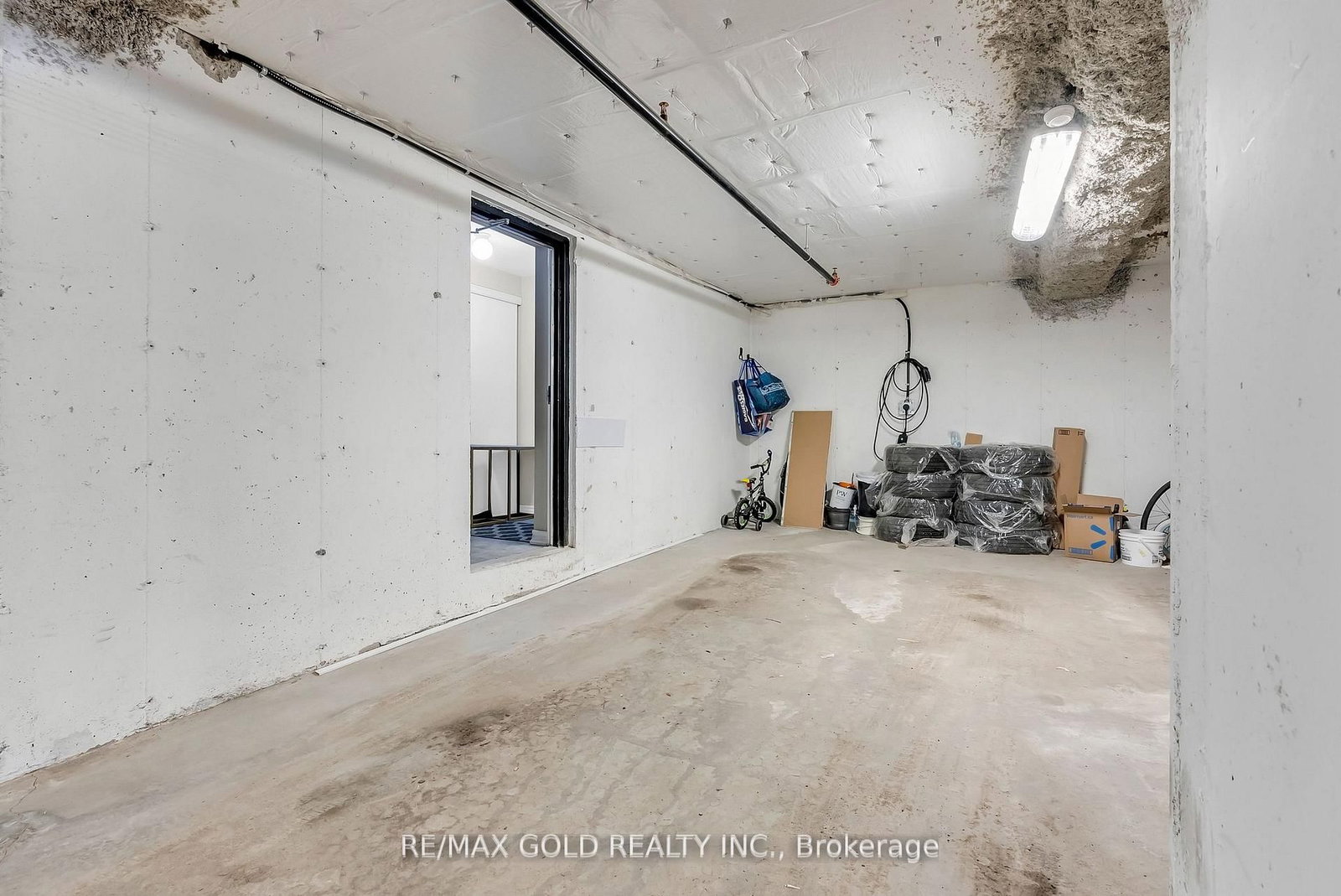 1030 Dunsley Way, Unit 06 - Photo 31