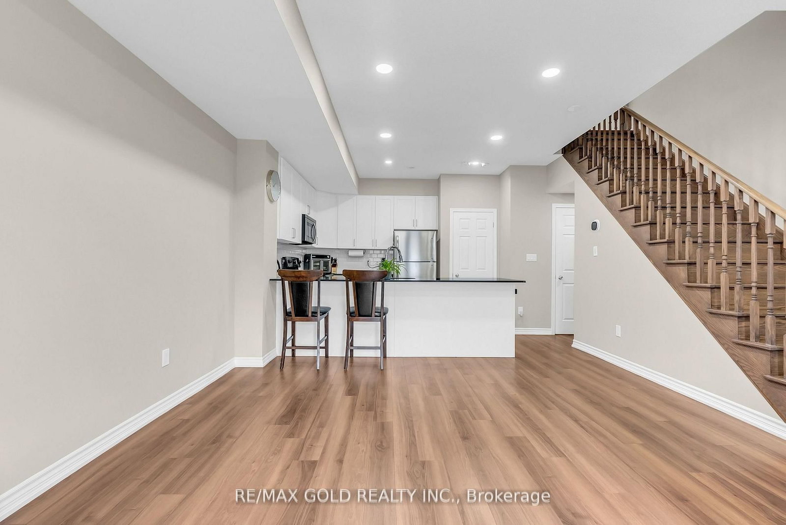 1030 Dunsley Way, Unit 06 - Photo 6