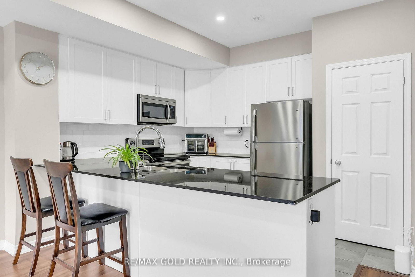 1030 Dunsley Way, Unit 06 - Photo 8