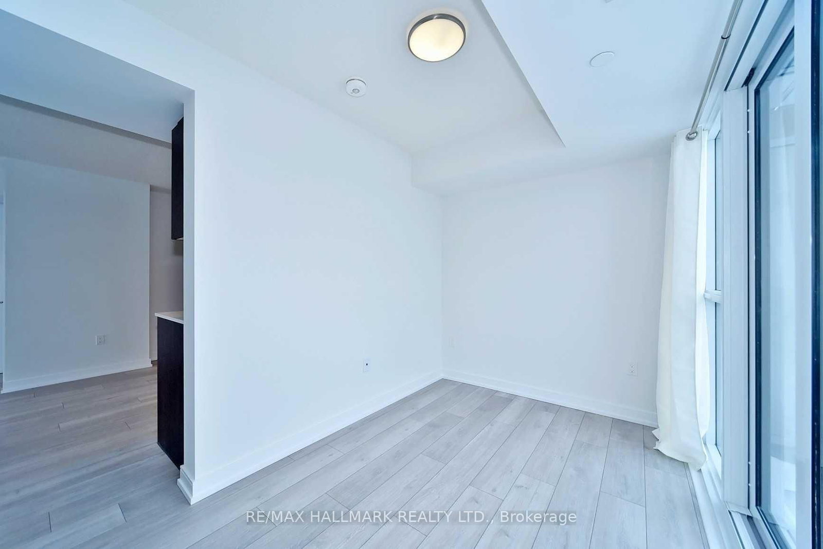 225 Village Green Square, Unit 1308 - Photo 4