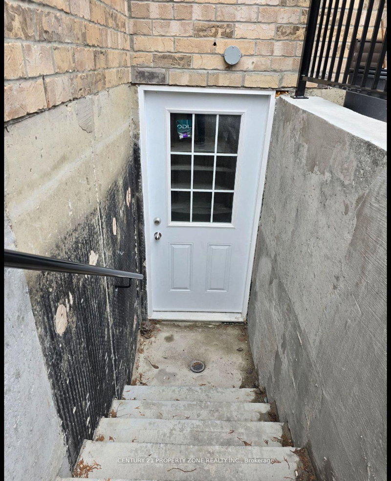 BSMT - 301 Williamson Dr W, Ajax, L1T 0H8 | Image 2