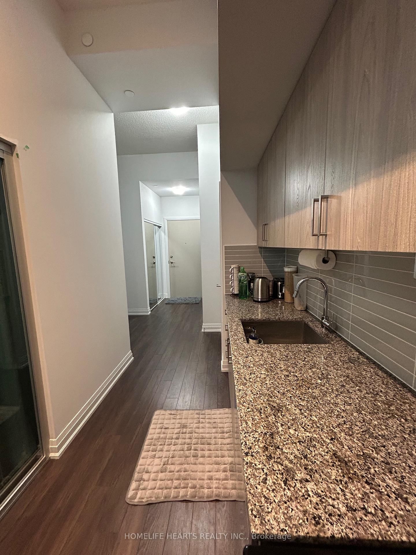 20 Meadowglen Place E, Unit 822 - Photo 17