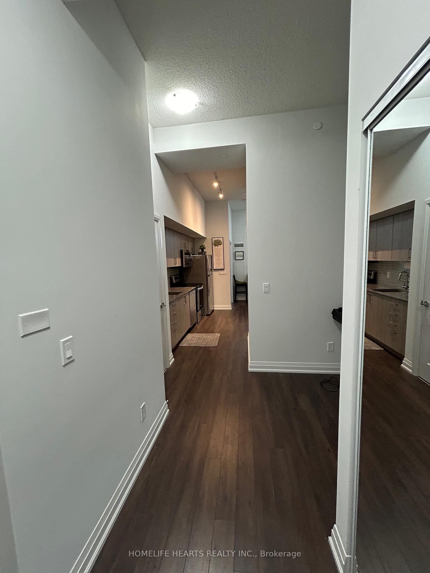 20 Meadowglen Place E, Unit 822 - Photo 19