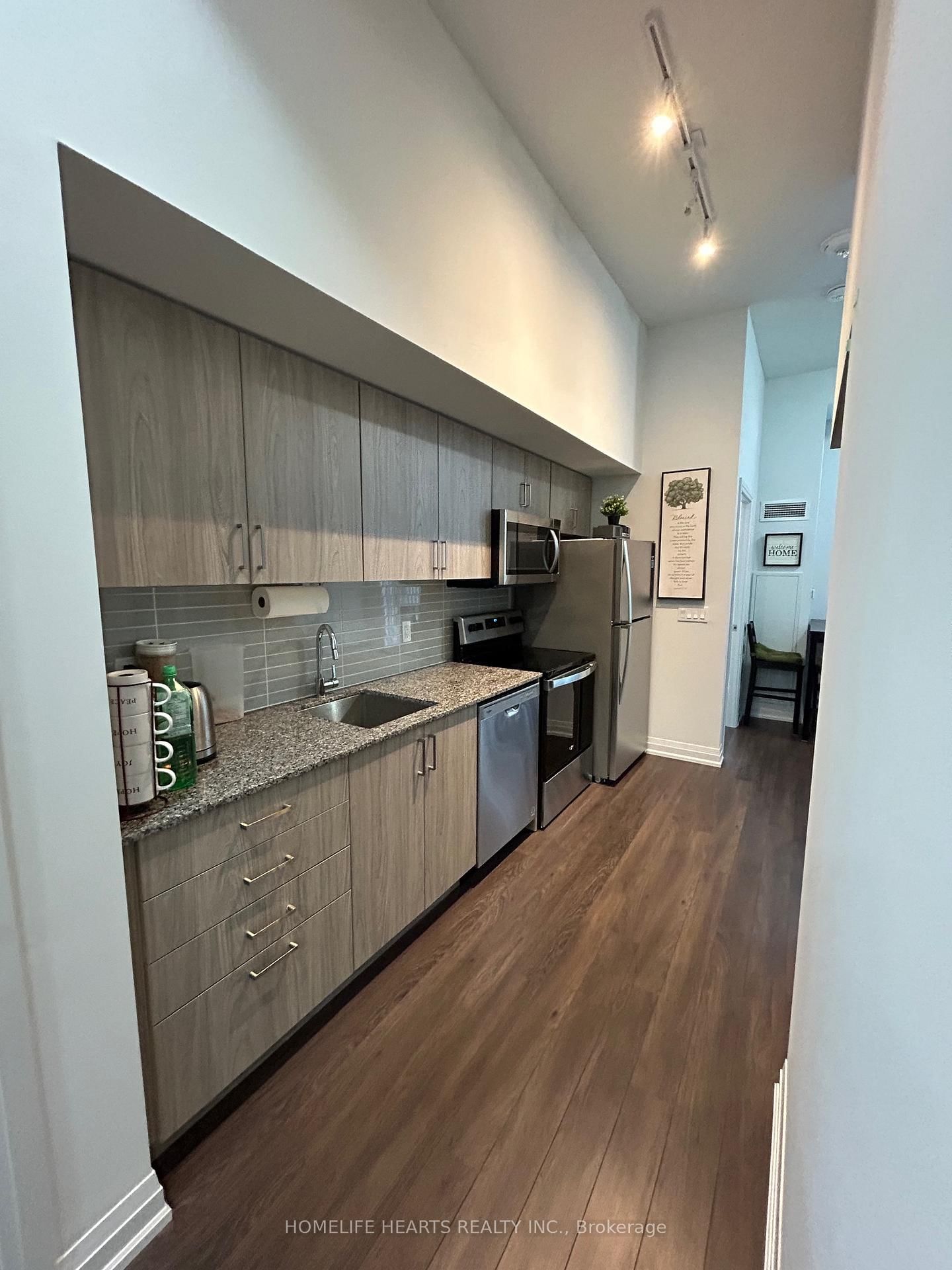 20 Meadowglen Place E, Unit 822 - Photo 25